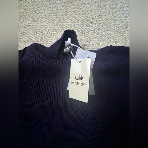 Brand new navy blue sweater with braided sleeve - Picture 10 of 11